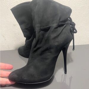 Chic Black Heeled Boots